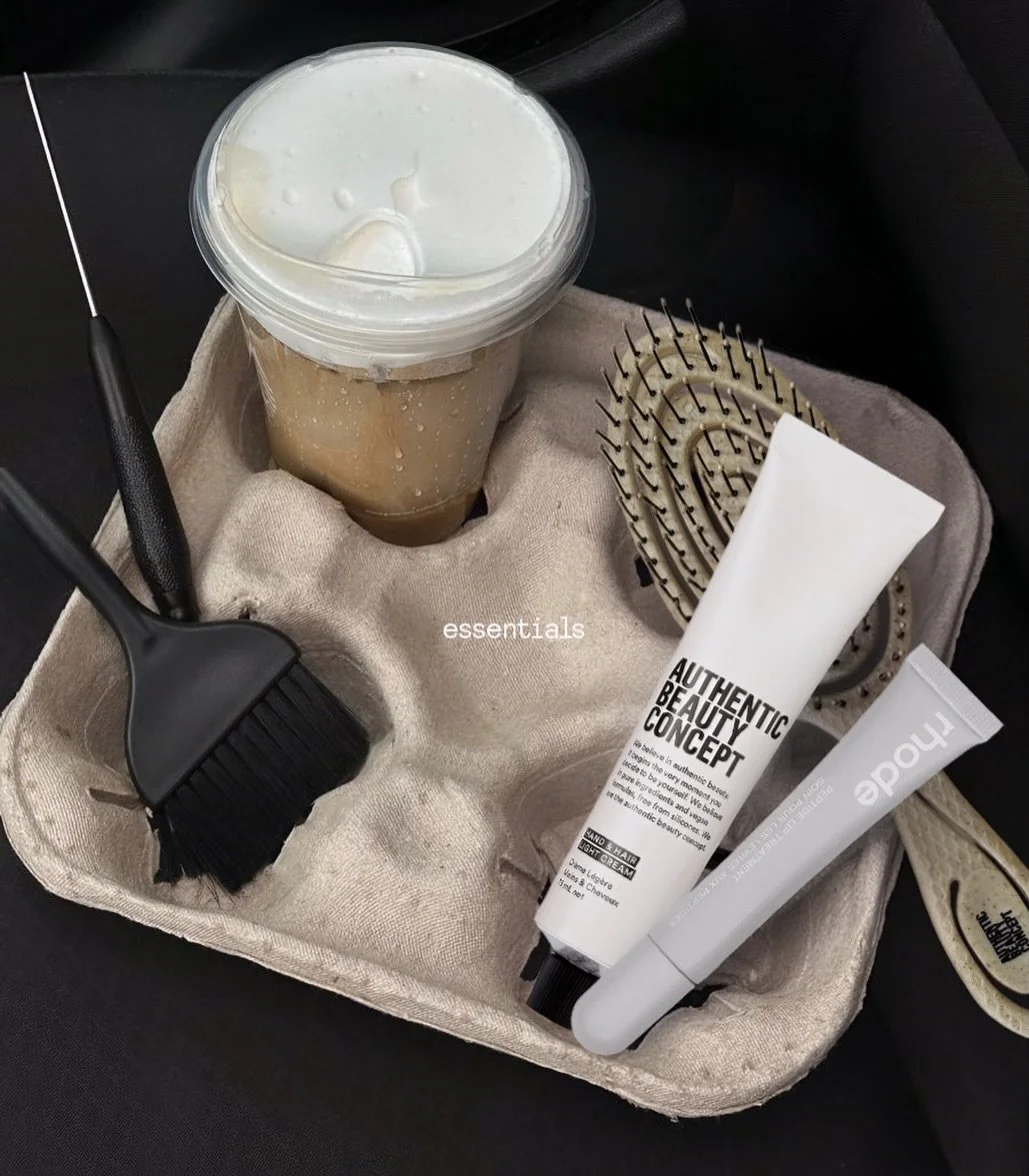 Essentials, the Fell way

&bull;
&bull;
#friseur #graz #frisiersalon #mood #essentials