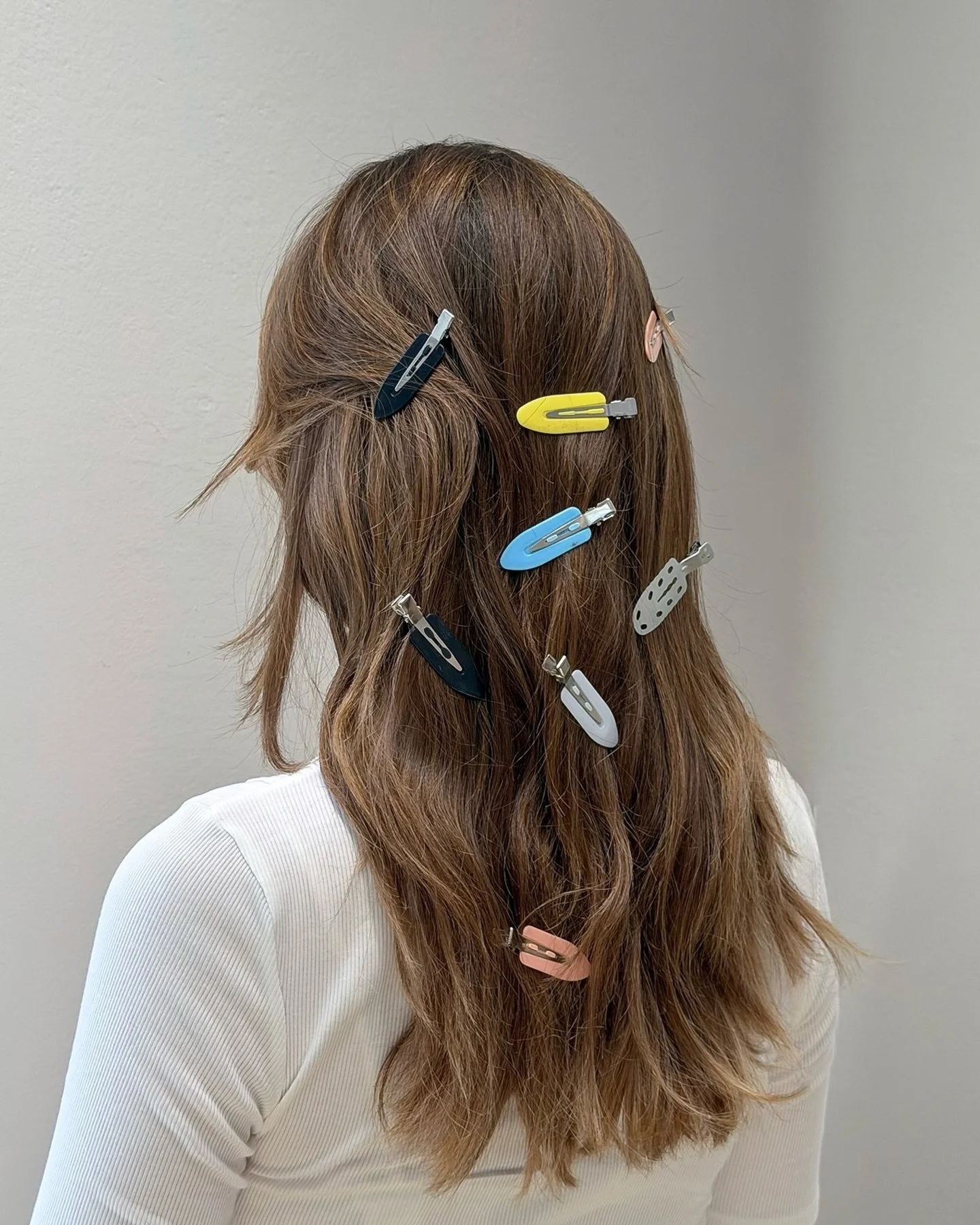 Bereit f&uuml;r deinen Fr&uuml;hlingstermin? 🌸🌼🪻 
Wir sind es.
Link in Bio.

#fellsalon #friseur #graz #frisiersalon #fr&uuml;hlingsfrisur