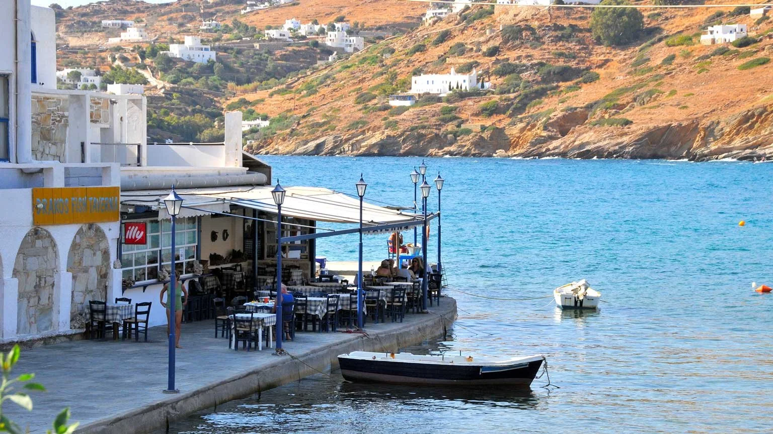Drakos-Taverna-Mylopotas-Beach-Ios-island.jpg