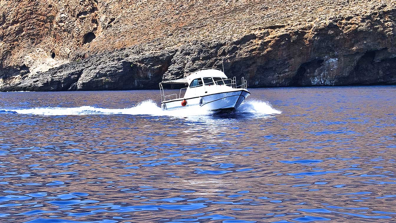 sea-taxi-hora-sfakia-loutro.jpg