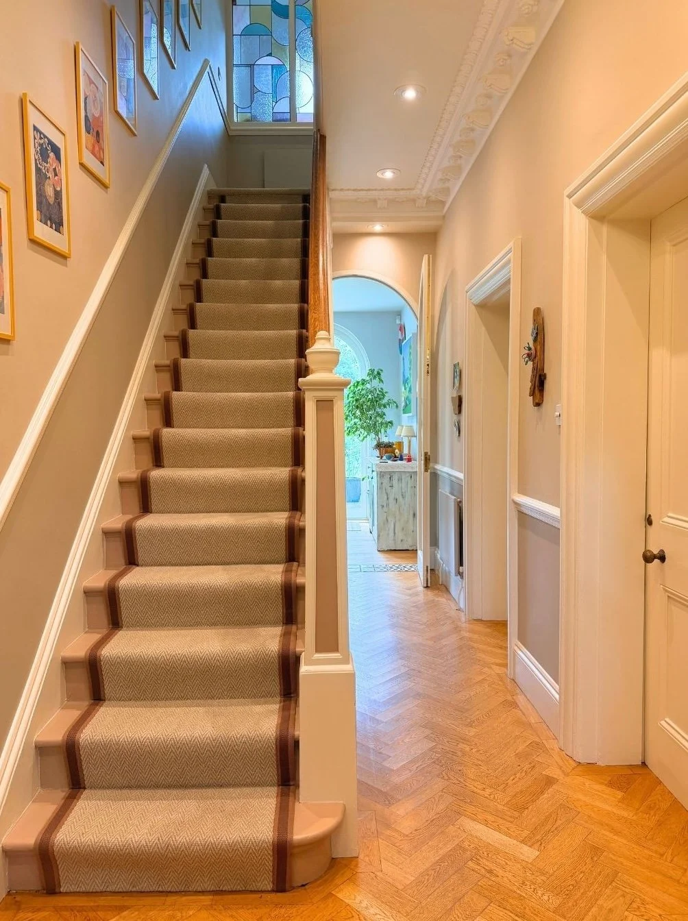 How to Create a Beautiful and Welcoming Hallway