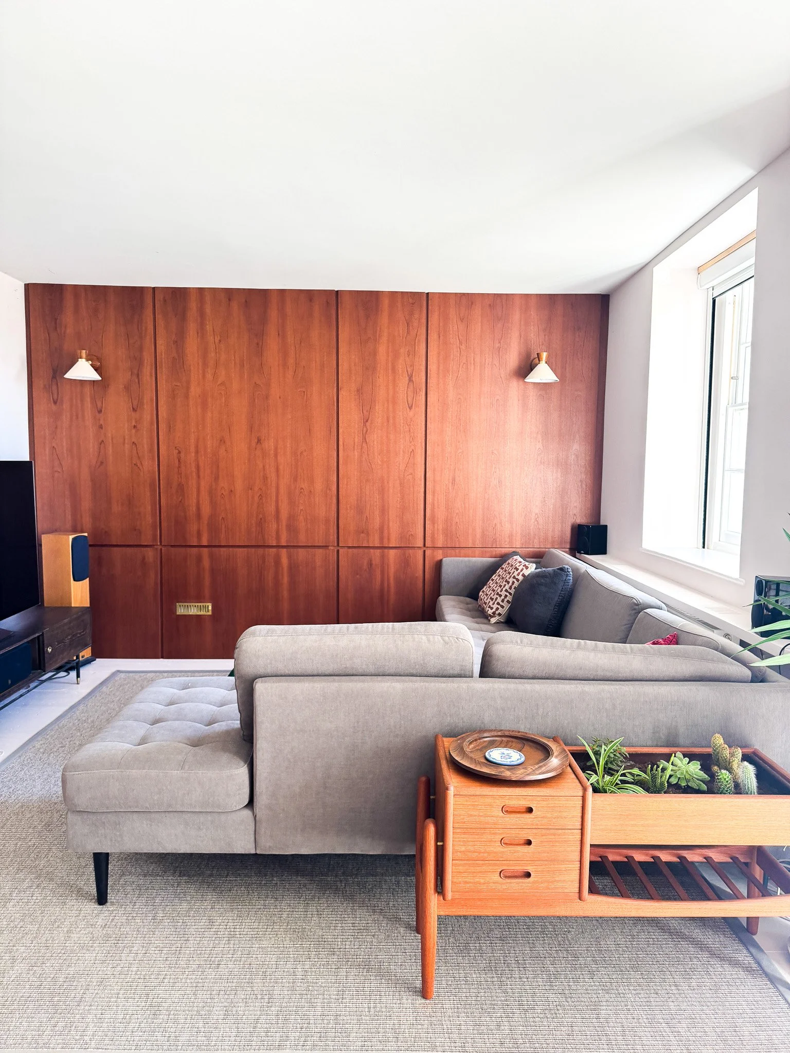 Mid-century modern living room in a Victorian townhouse in Bristol