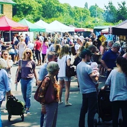 Disclaimer! This is a pre-covid photo (obvs)
The @thefoodmarketchiswick is back in action today.
Please read below!
Reposted from @thefoodmarketchiswick This photo shows our lovely market prior to lockdown. We are open again this Sunday and can&rsquo