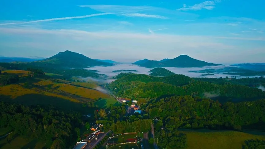 Back of theDragon
A one of a kind road course set in the
Appalachian Mountains