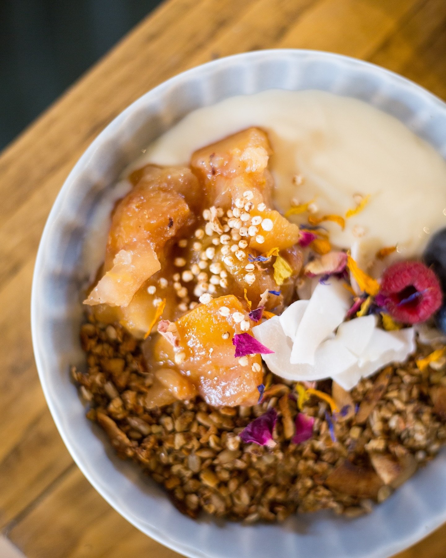 Sunday = Brunch 🙌🌱👀

It&rsquo;s sunday and that can only mean one thing&hellip;time for brunch!! Will you be getting the full breakfast, maybe pancakes&hellip;or perhaps this amazing granola bowl😍🤤

We are open from 10-4 today so pop on over! Le