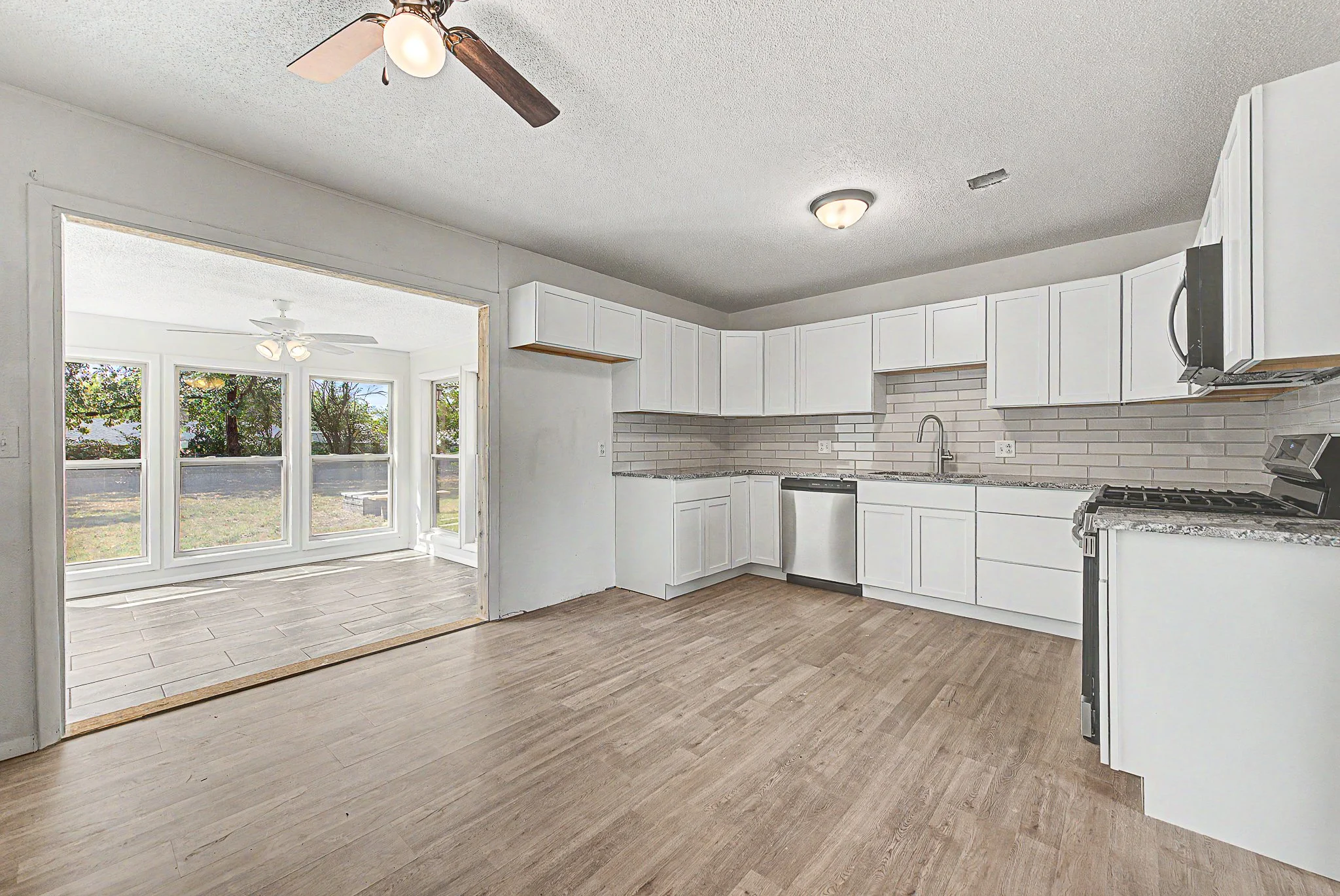 KITCHEN1.jpg