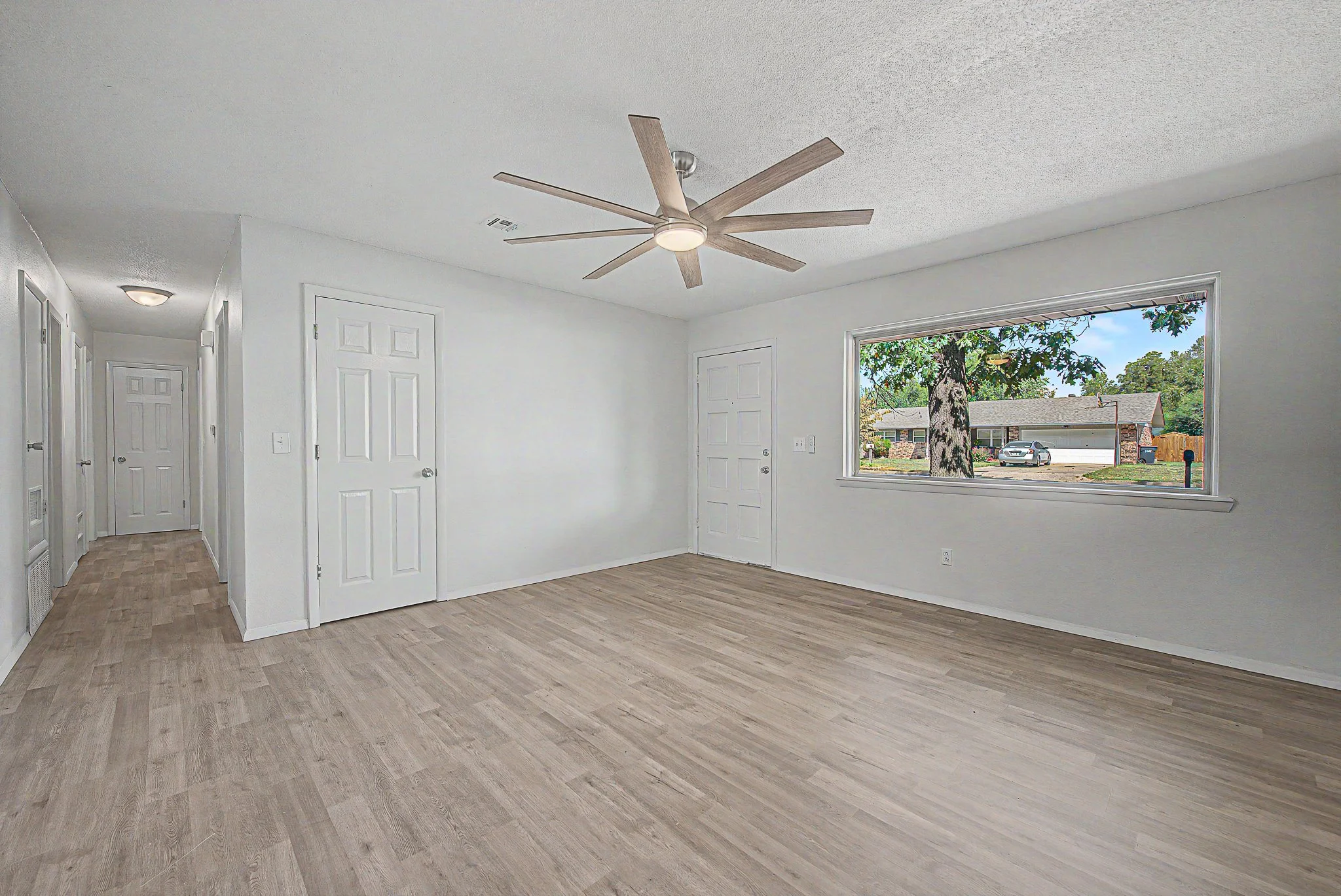 LIVING ROOM.jpg