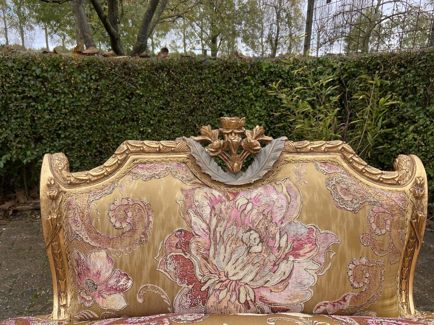 french-louis-xvi-style-settee-2025.jpeg
