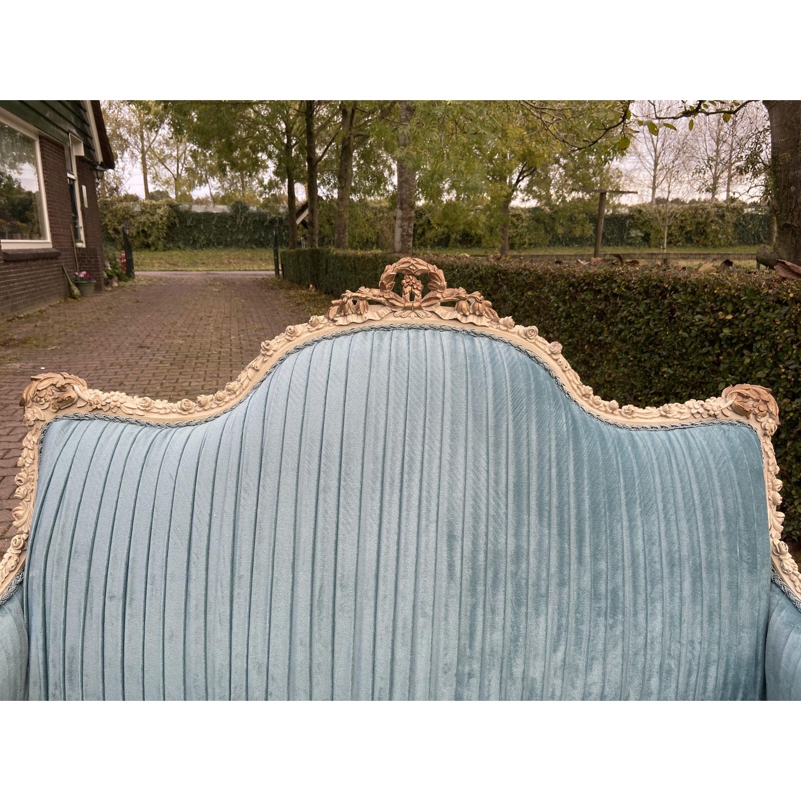 french-louis-xvi-style-settee-7956.jpeg