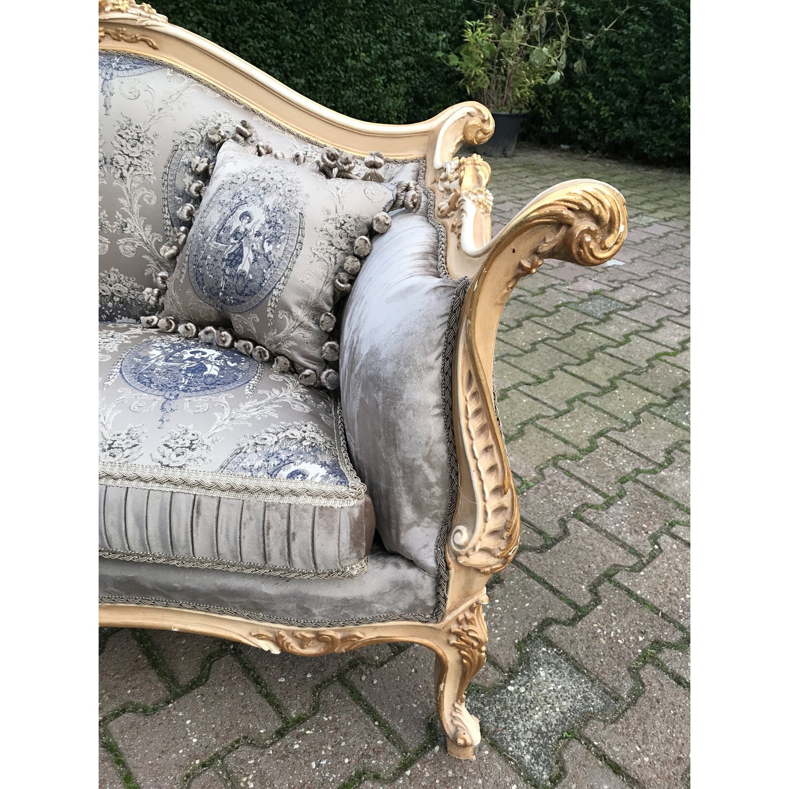 french-louis-xvi-style-sofa-1429.jpeg
