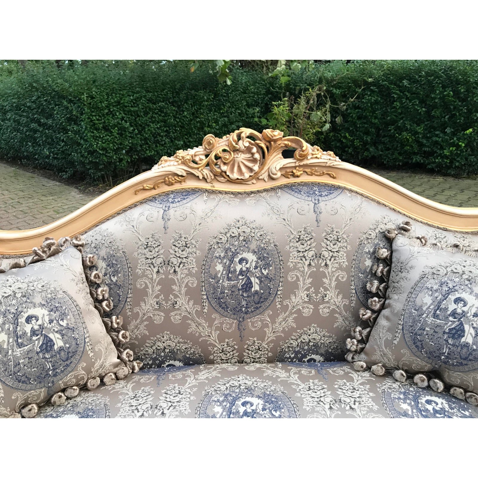 french-louis-xvi-style-sofa-7203.jpeg