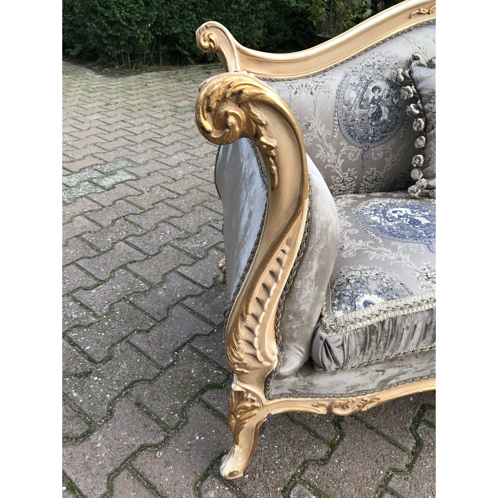 french-louis-xvi-style-sofa-2088.jpeg