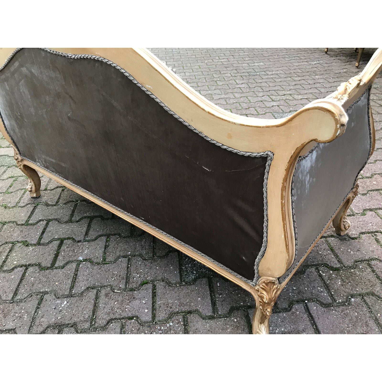 french-louis-xvi-style-sofa-7488.jpeg
