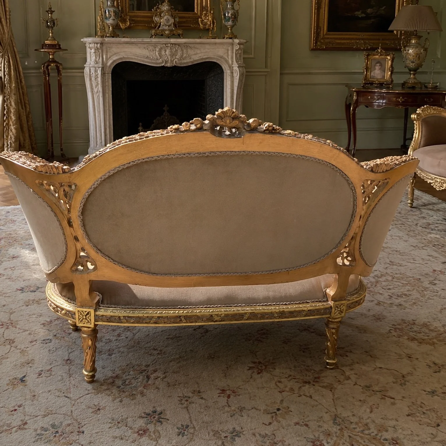 Sofa4a51.jpg