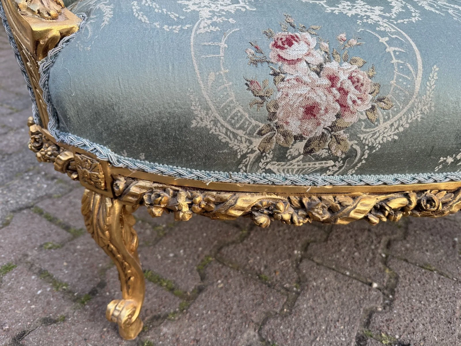 Sofa176a4.JPG