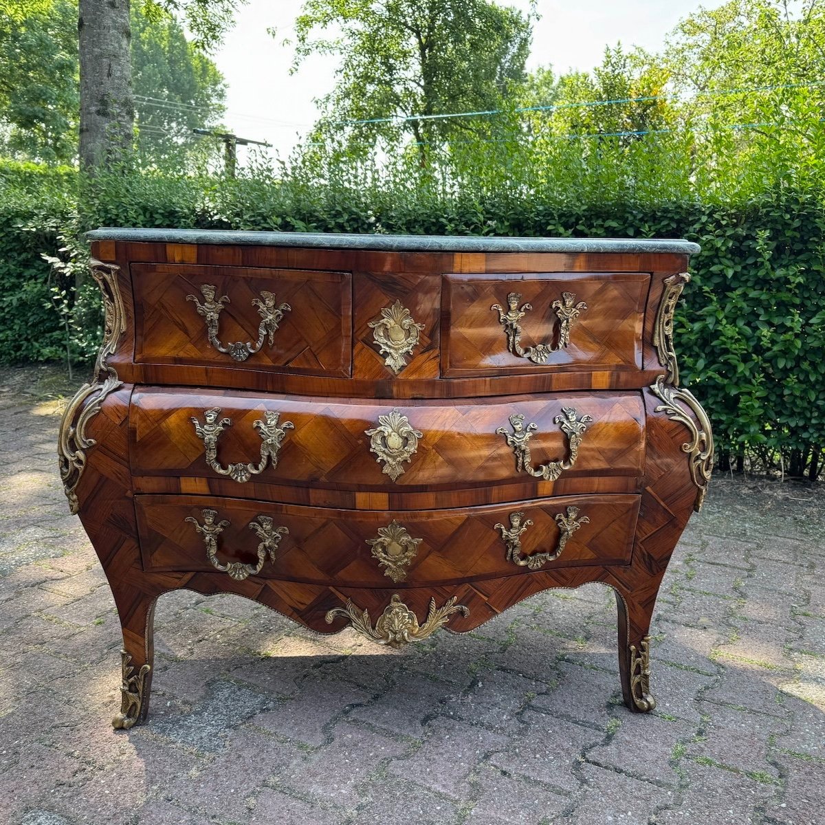 Commode1a0.jpg