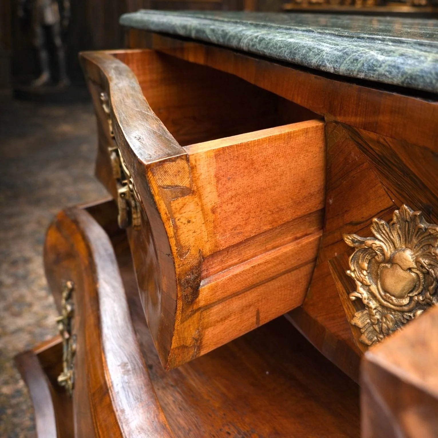 commode_07_1531x1531.jpg