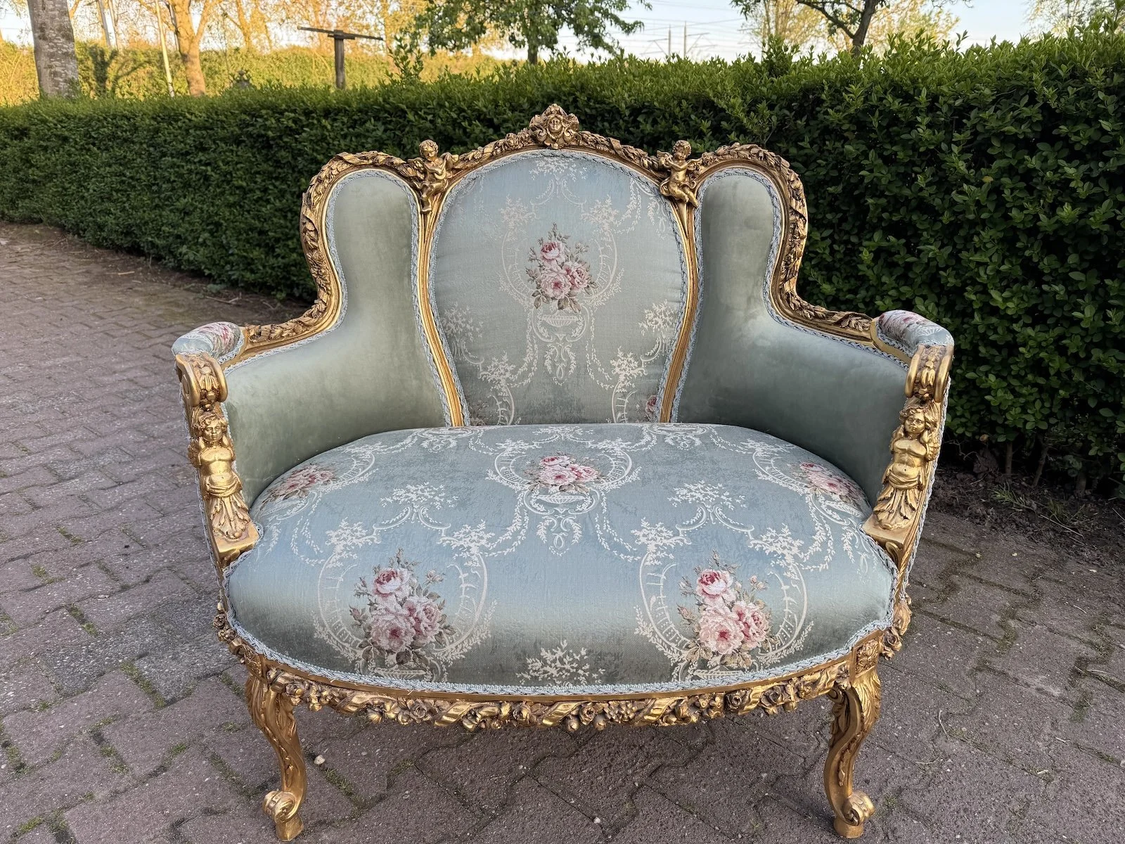 Sofa176a1.JPG