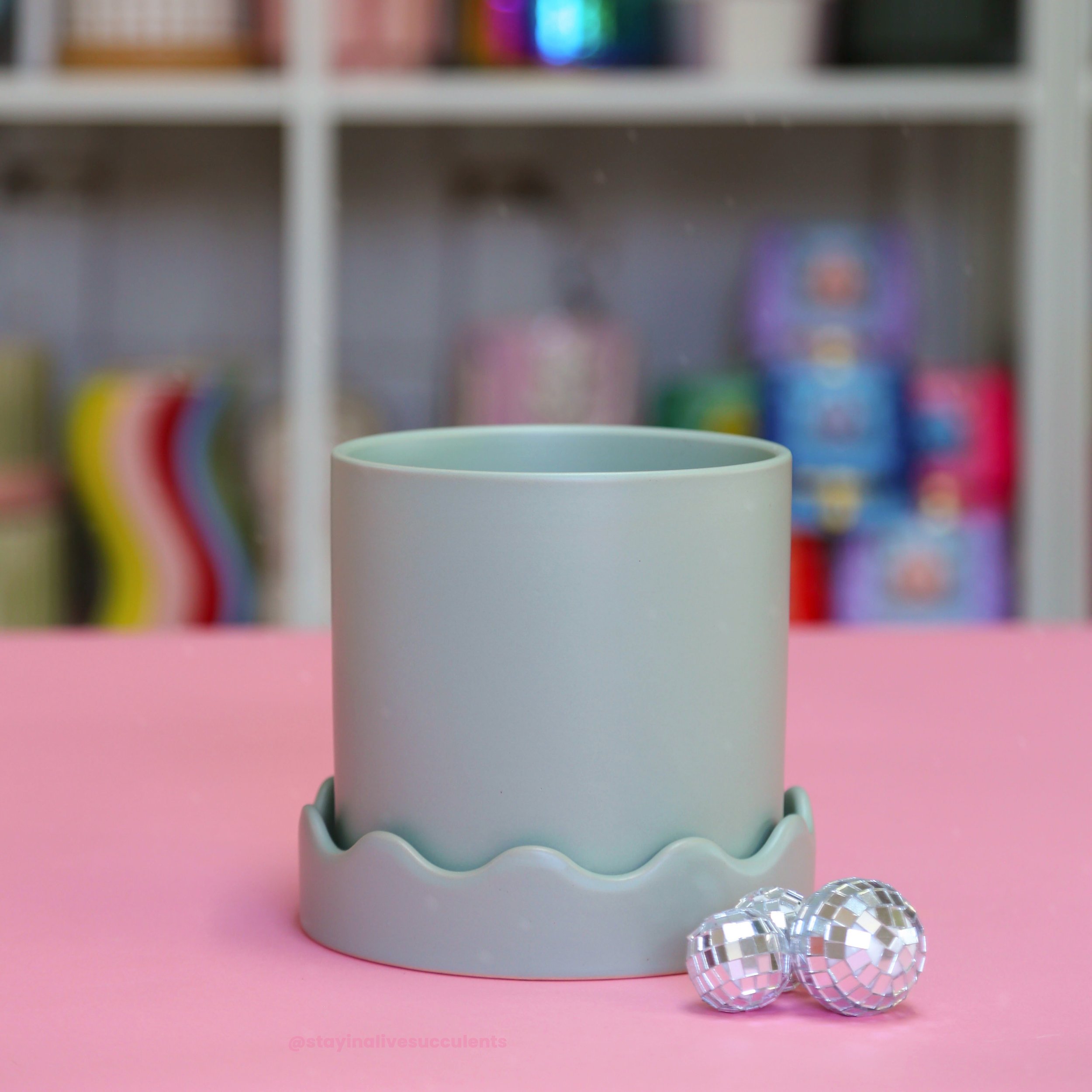 Pissaro Mint Scalloped Planter with Saucer