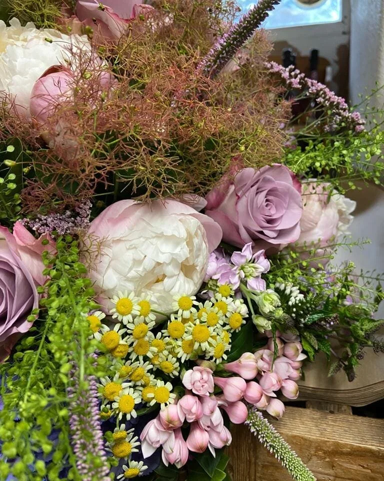 Romance π
#barnesflorist #barnesflowershop #flowerslondon #londonflorist #shoplocal #flowerslondon #summerflowers