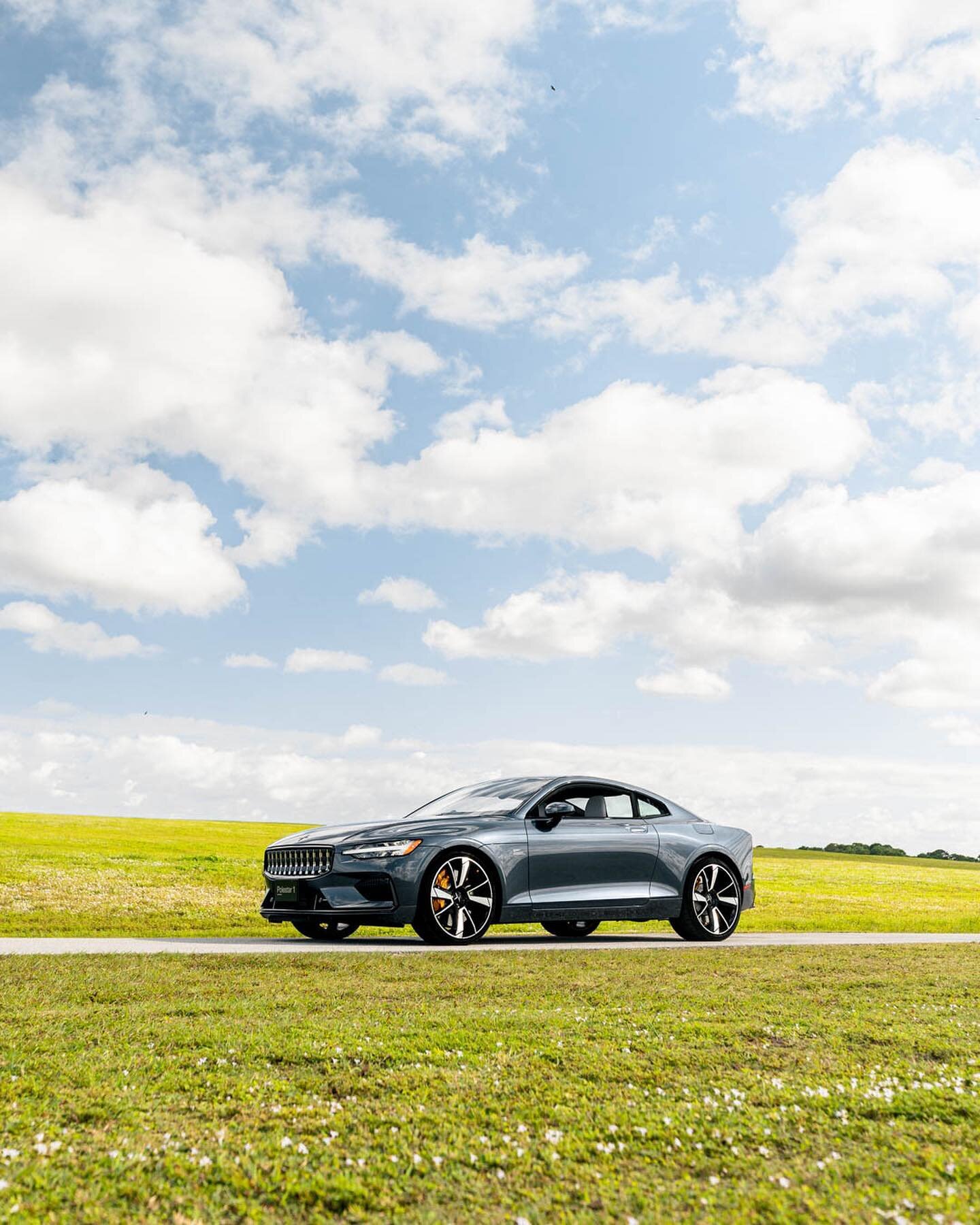 Starting off 2023 with a car in a field
&bull;
&bull;
&bull;
&bull;
&bull;
#polestar #polestar1 #supercar #blacklist #amazingcars247 #carswithoutlimits #carporn #like #follow #photography #hypercar #carphotography #luxurylifestyle #billionairesclub #
