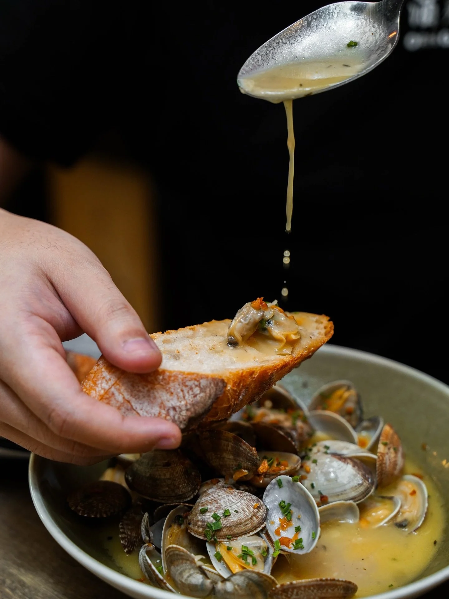 Can&rsquo;t get enough of this white wine garlic butter sauce 😋

Make a reservation at nassimhill.com.sg!