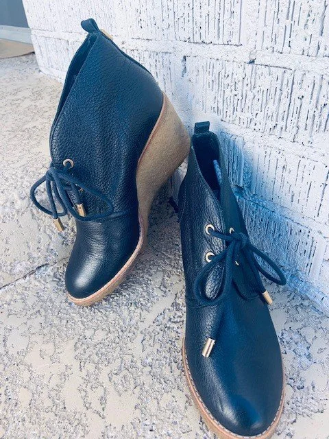 tory burch navy boots