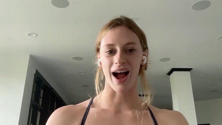 Elite swimmers Skyler Smith, Isabelle Stadden &amp; Anna Peplowski kick off Social Kick&rsquo;s brand-new Season Pass series! 

While Anna couldn&rsquo;t join the live conversation this week because she&rsquo;s competing on the World Aquatics World C