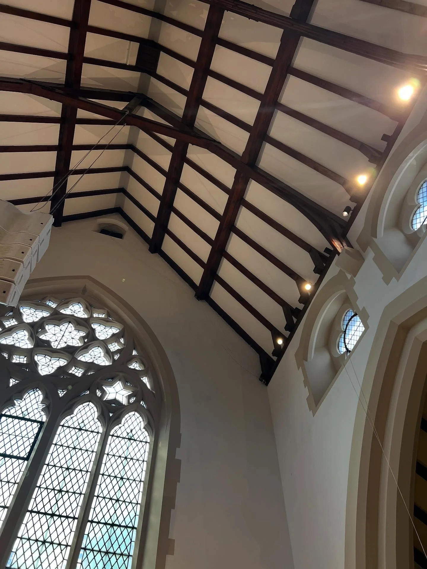 Down comes the scaffolding and look at that paint! 🖌️
