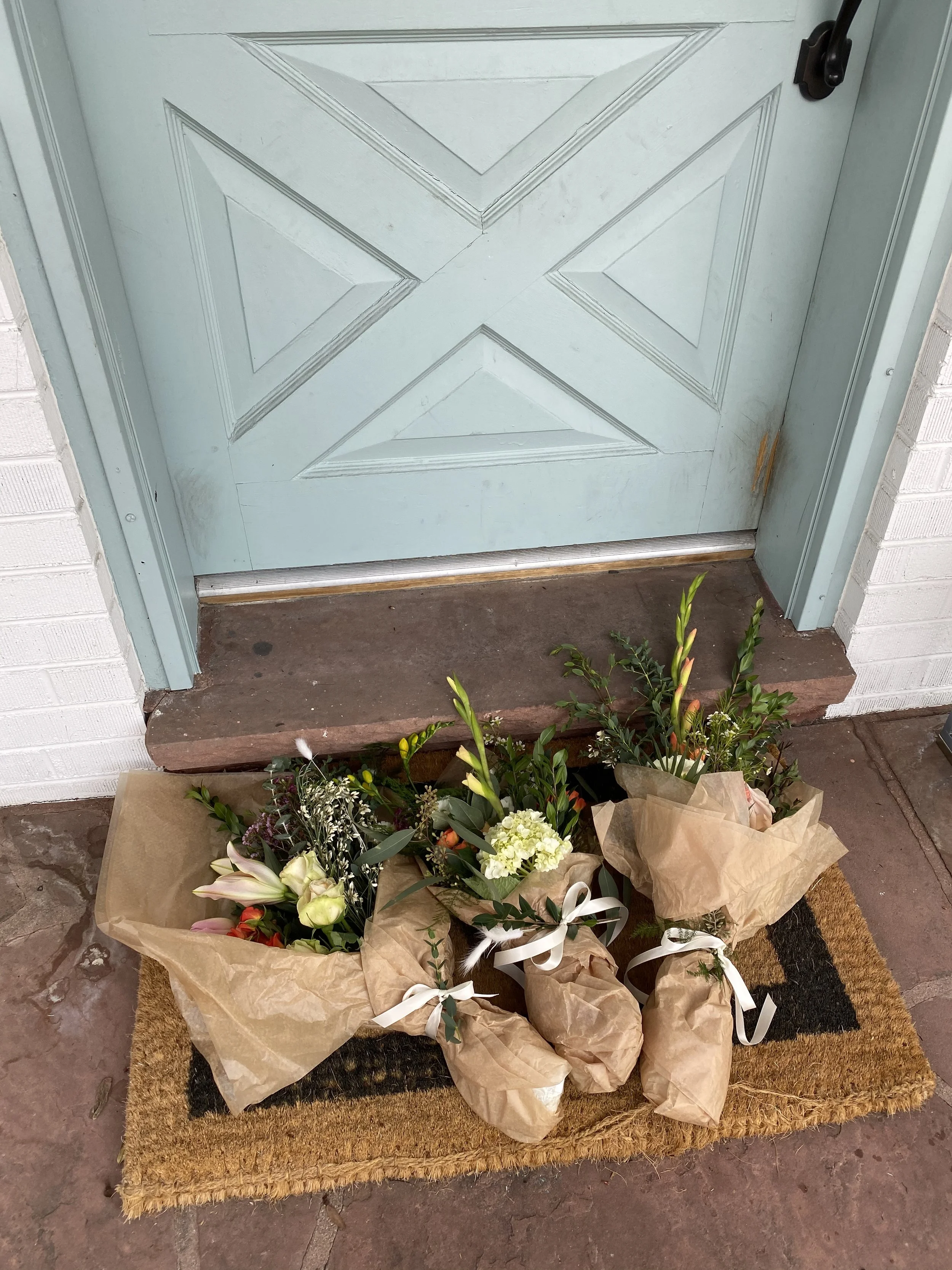 door drop handtied 3 bouq.JPG