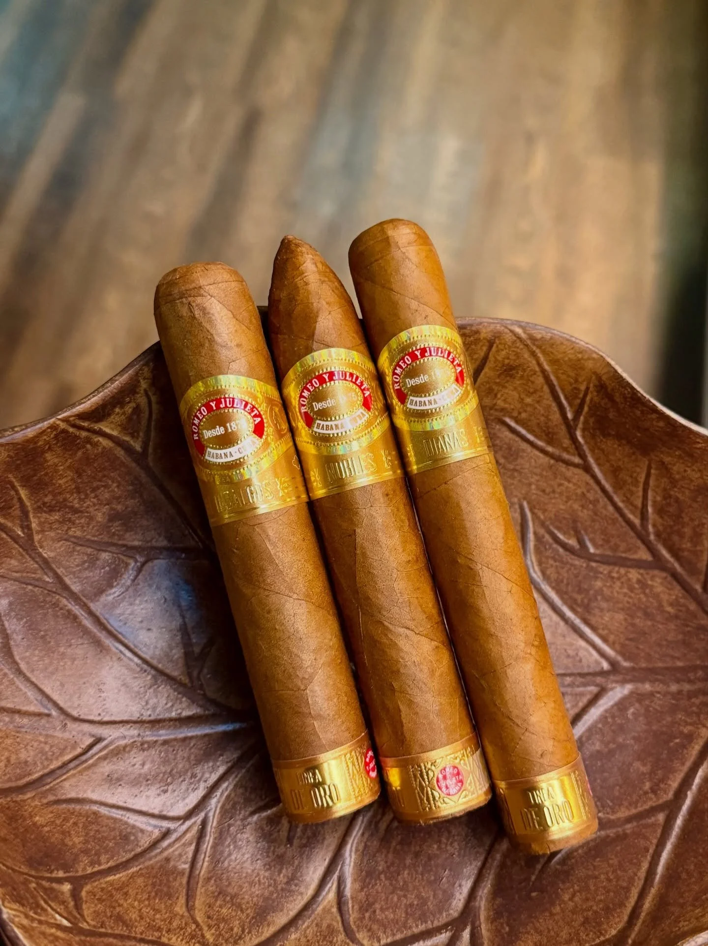 Now Smoking:

Romeo y Julieta Linea de Oro
- Dianas (5 3/4 x 52)
- Hidalgos (4 7/8 x 57)
- Nobles (5 3/8 x 56)

Linea de Oro, which means &lsquo;gold line&rsquo;, is an ultra premium blend of cigars from Romeo y Julieta. Cigars are medium+ in strengt