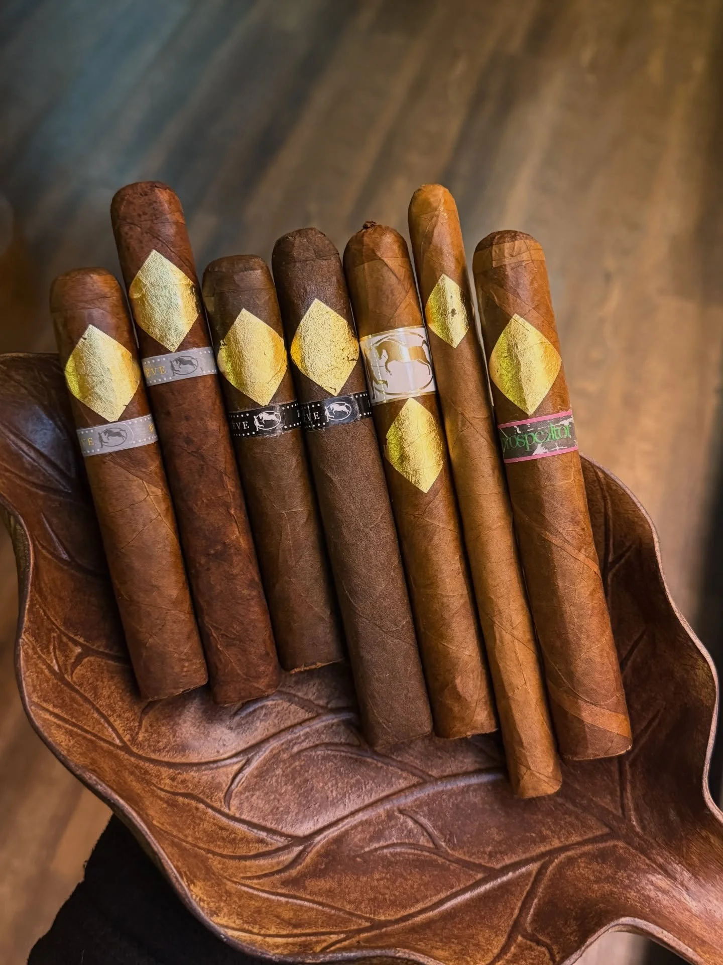 Now Smoking:

Cavalier Geneve Cigars @cavalier_cigars 
 
BII Viso Jalapa
-  Robusto &amp; Toro
-  Wrapper: Viso Jalapa
-  Binder: Habano
-  Filler: Nicaragua
-  Strength: Med+
 
Black II
-  Robusto &amp; Toro
-  Wrapper: San Andr&eacute;s
-  Binder: 