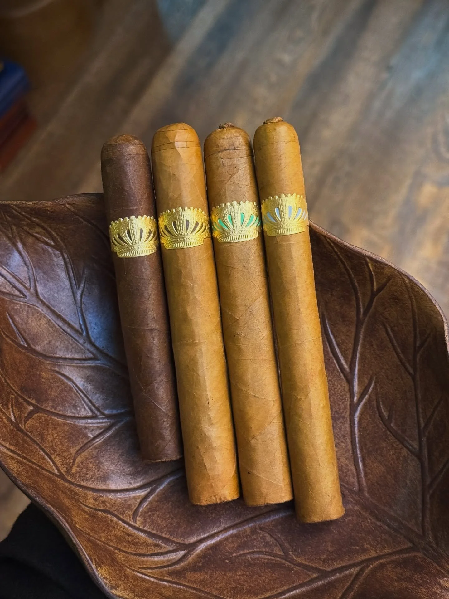Now Smoking: Dunbarton Tobacco &amp; Trust/ @dunbartontobaccoandtrust 

Fans of Steve Saka rejoice! We just received a shipment of Dunbarton cigars- a couple of which are new blends at Zigarren. 

Sobremesa Robusto (5.25x52)
Sobremesa Brulee Toro (6x