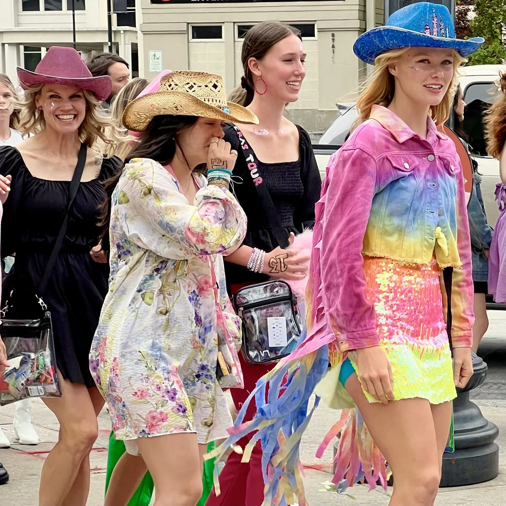 Swifties going to stadium for concert.jpeg