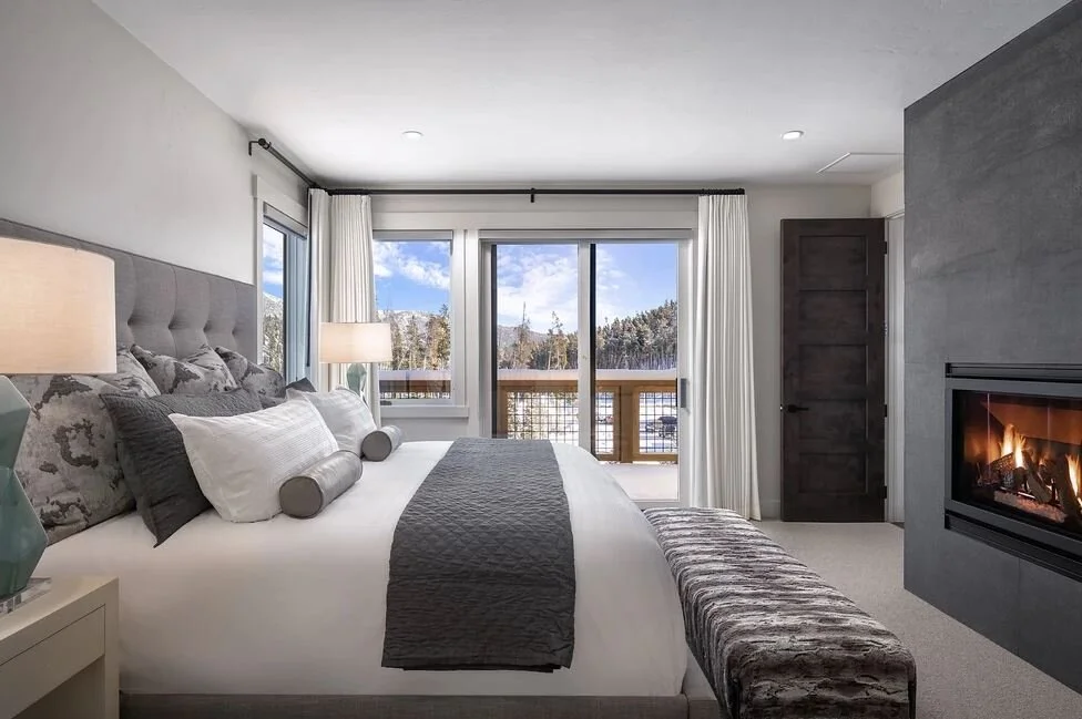 Highlands17_masterbedroom.JPG
