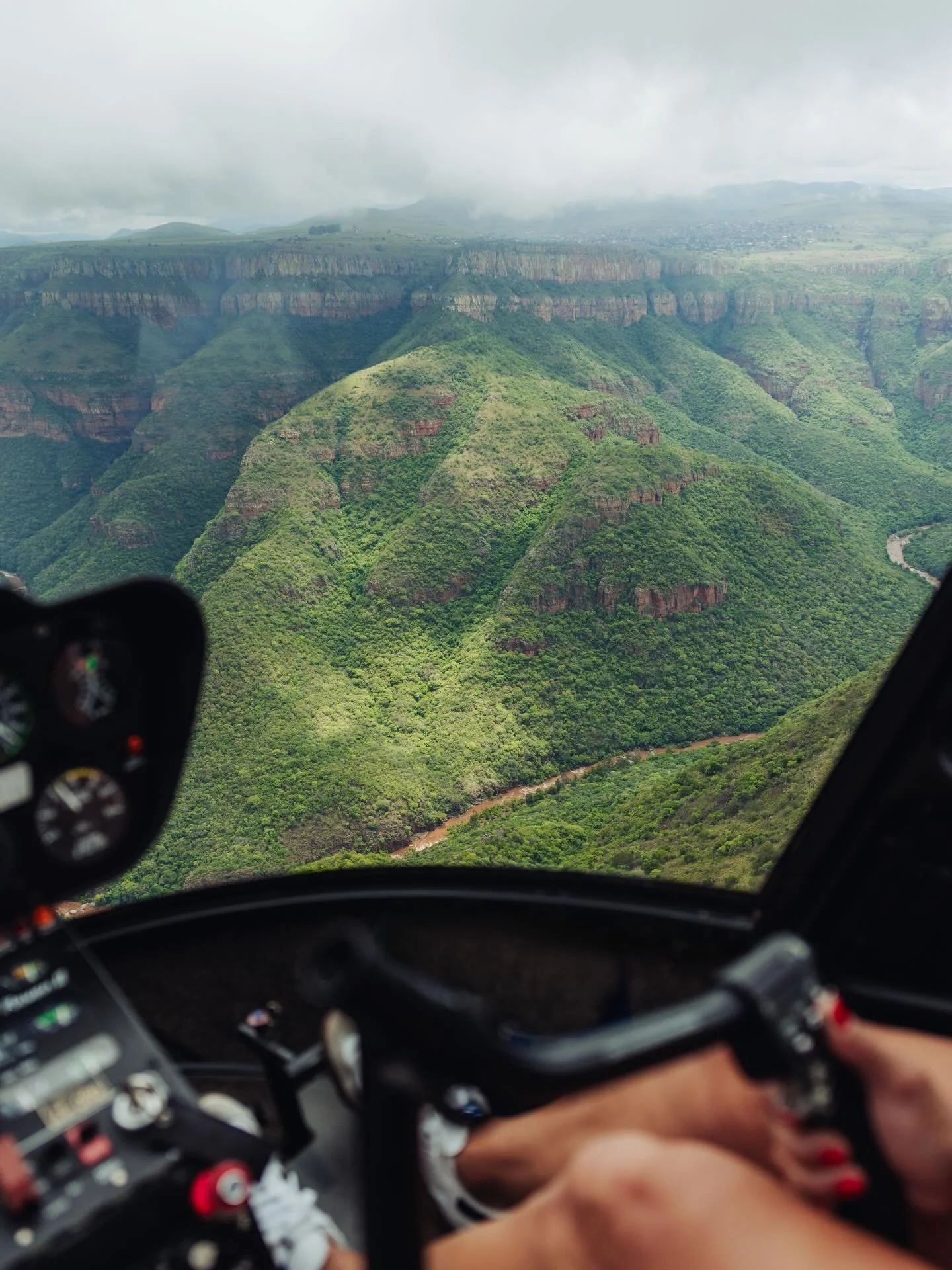 Lifemaxxxing in South Africa. 

During a recent stay at @monwanaafrica, I had the chance to take a thrilling helicopter ride. We flew over Thornybush Game Reserve and the Greater Kruger region to Blyde River Canyon, where we landed for a quick champa