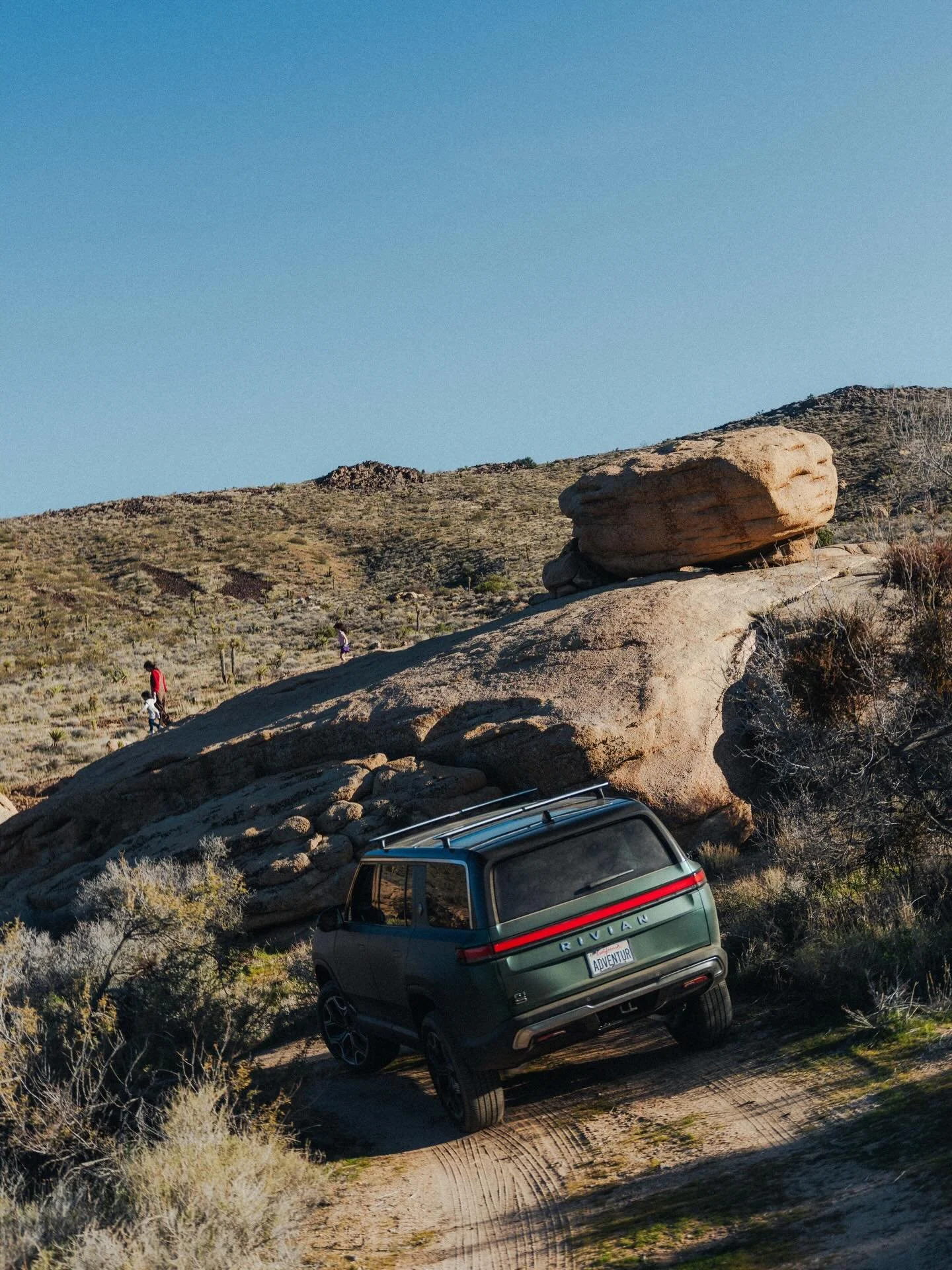 Rivian adventure weekend in one of my favorite places. @rivianofficial 🌵 

#rivian #joshuatree #california