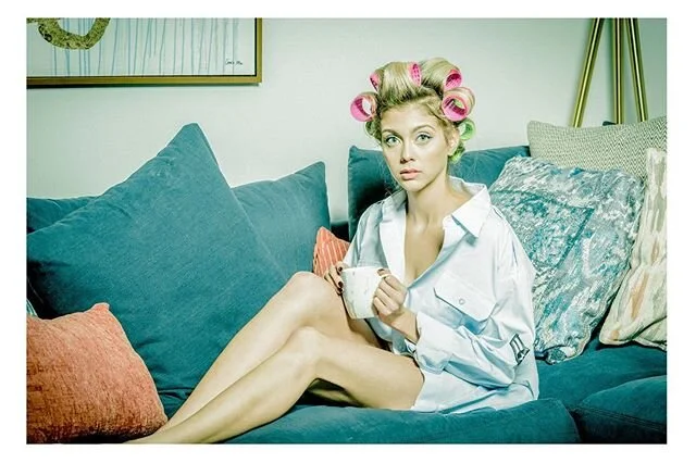 Sunday Coffee with @lattiealves makeup: @glossstudio_dominique Hair: @glossstudio_jillian #nikond750 #fashion #phillymodel #coffee #housewife