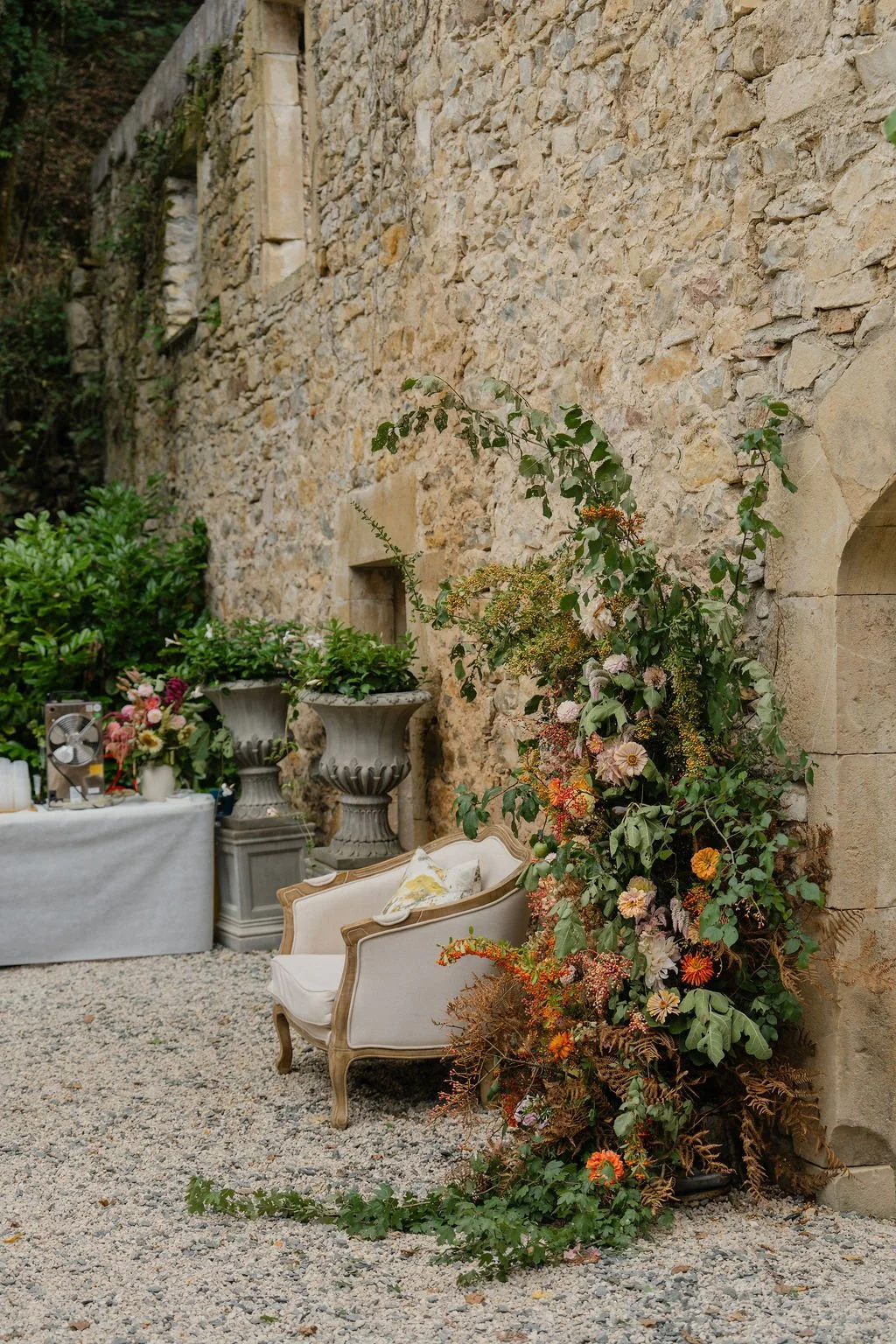 Seasonal wedding floristry in London and West Sussex, featuring elegant bridal bouquets and refined floral arrangements designed for modern, design-led weddings.