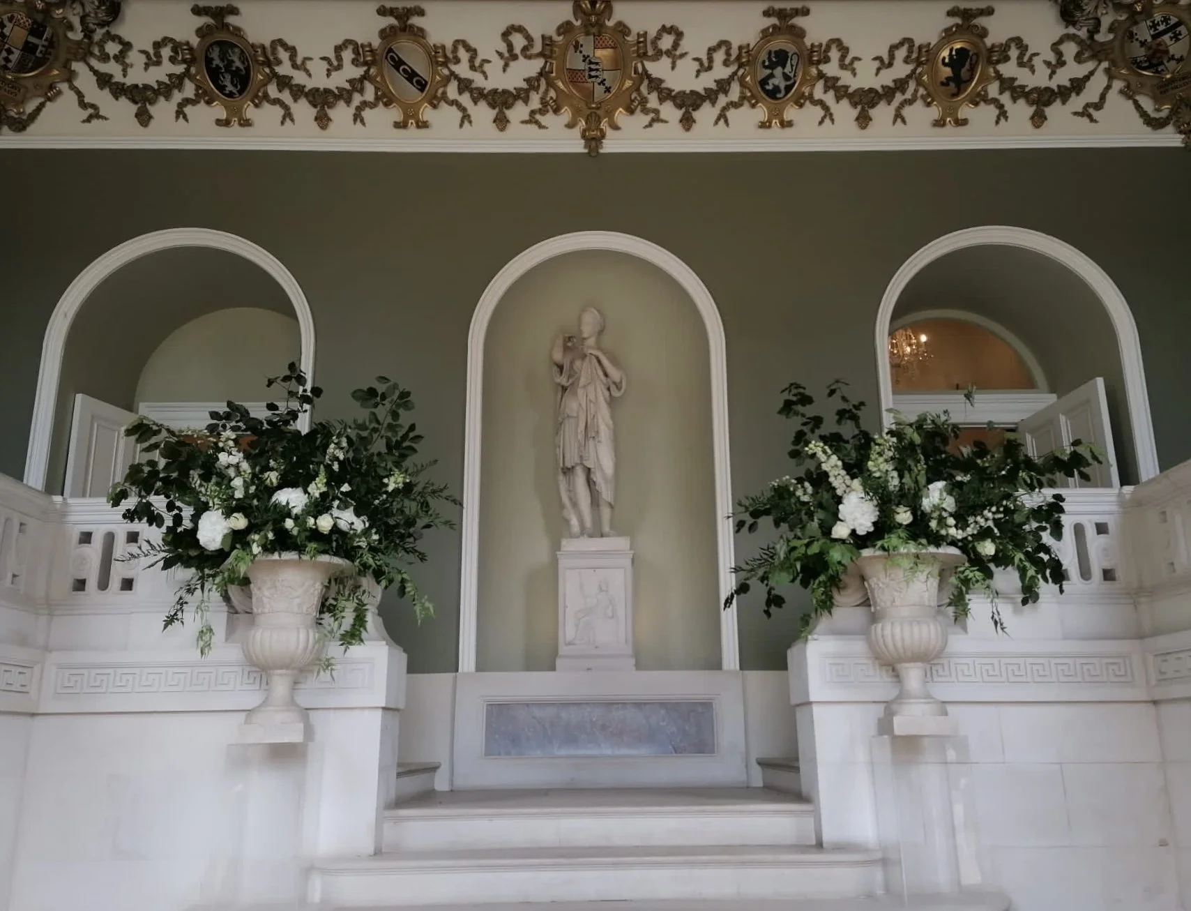 Modern wedding flowers for London and West Sussex weddings, blending seasonal florals with an elegant, timeless design approach.