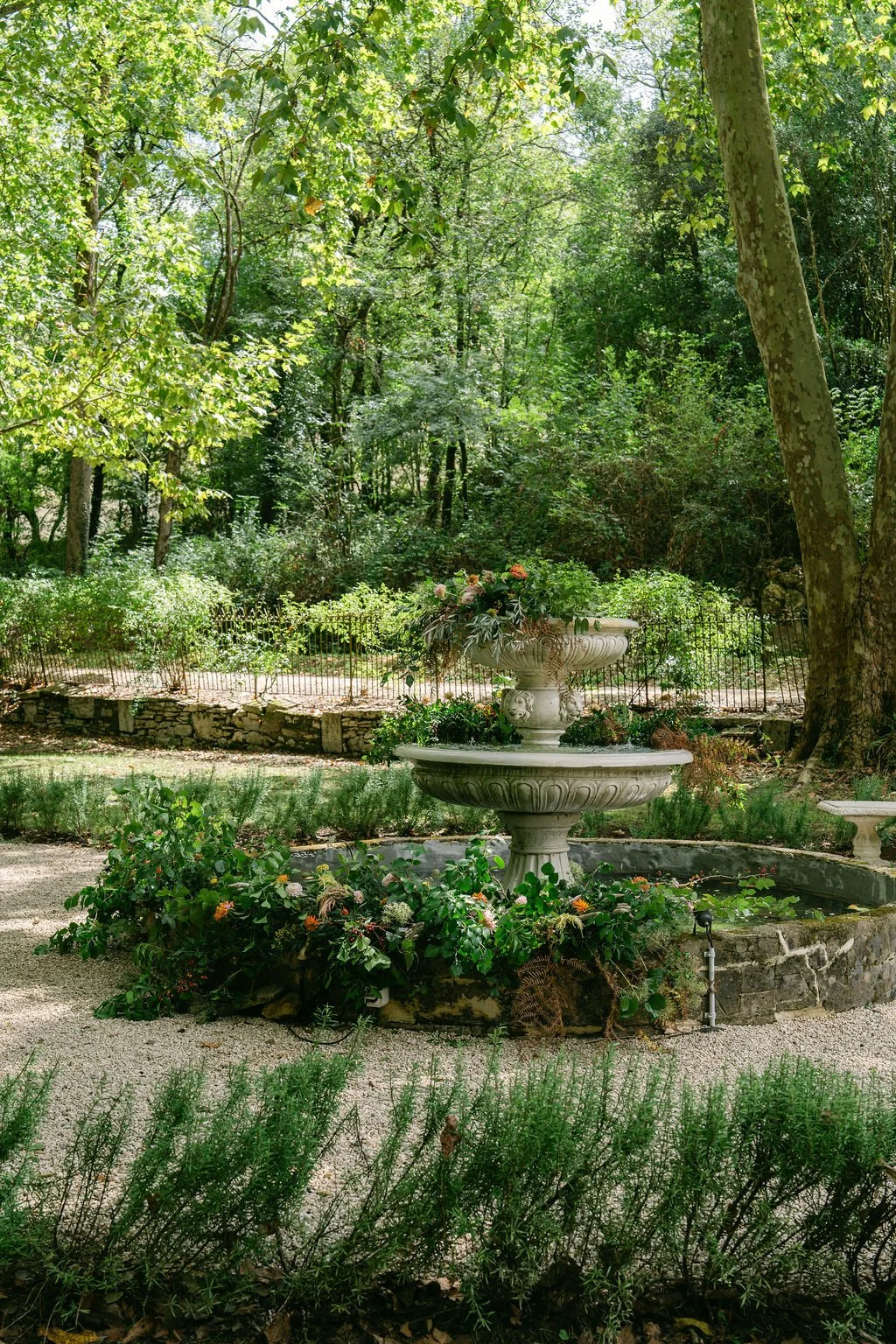 Seasonal wedding floristry in London and West Sussex, featuring elegant bridal bouquets and refined floral arrangements designed for modern, design-led weddings.