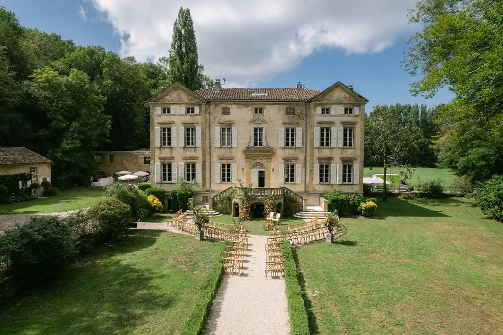 Seasonal wedding floristry in London and West Sussex, featuring elegant bridal bouquets and refined floral arrangements designed for modern, design-led weddings.