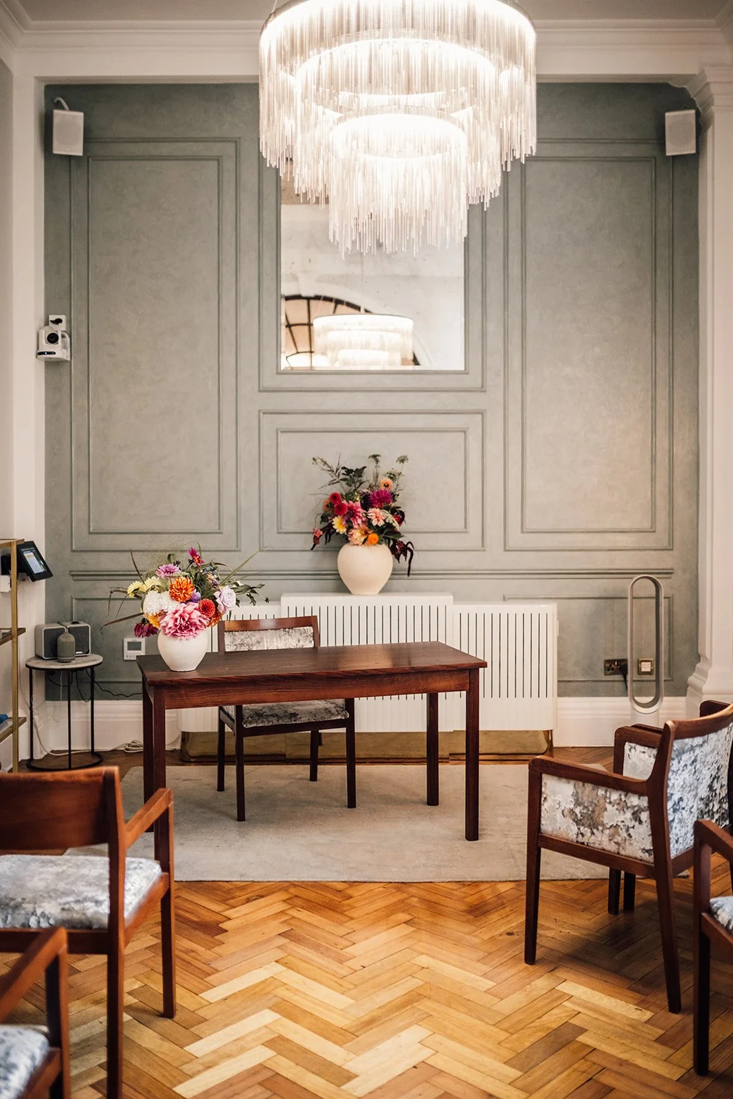 Intimate civil ceremony wedding flowers in London and Sussex, showcasing a refined bridal bouquet and simple, seasonal floral arrangements perfect for small weddings and registry office celebrations.