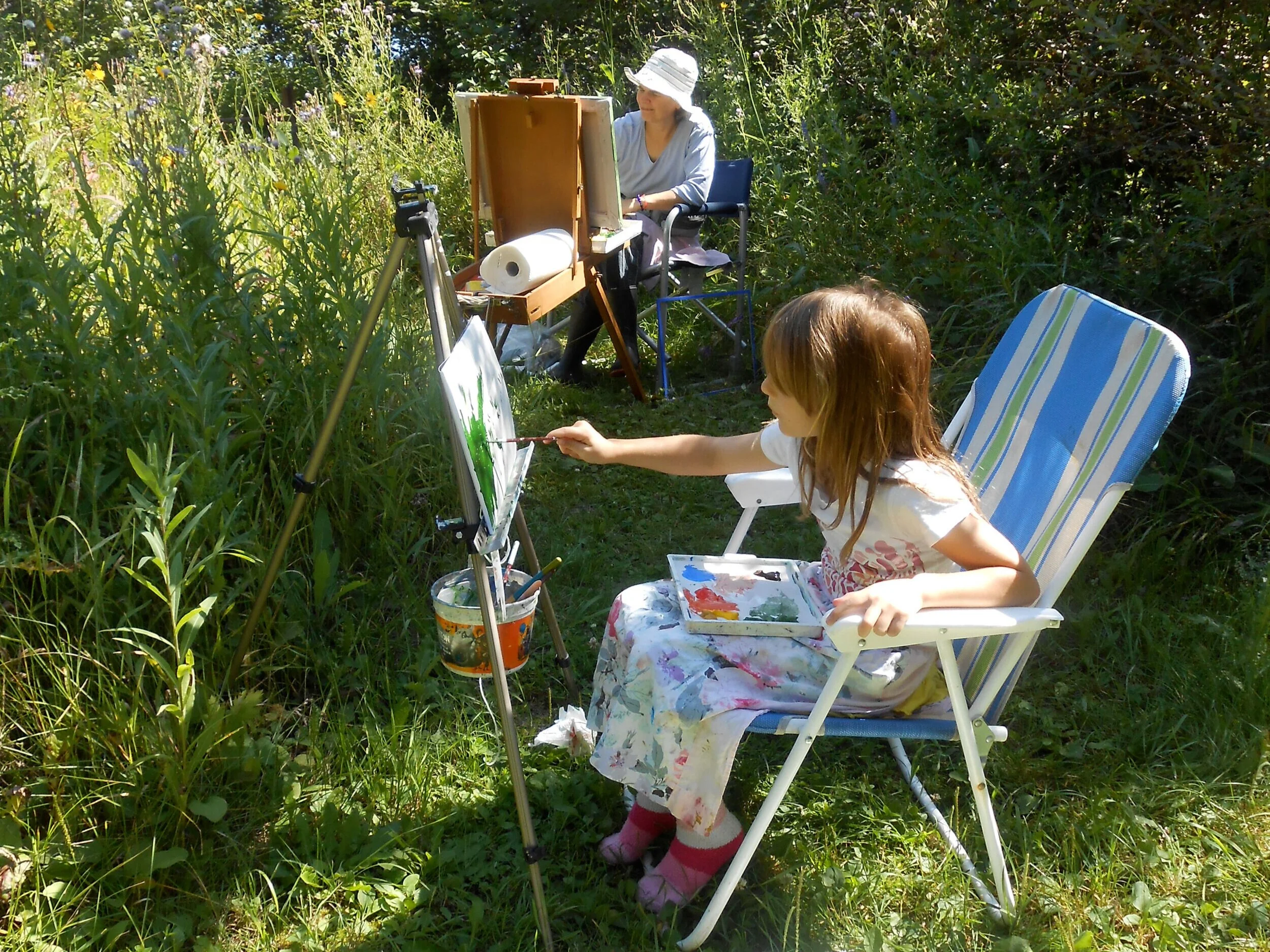 Oona_George_paints.jpg