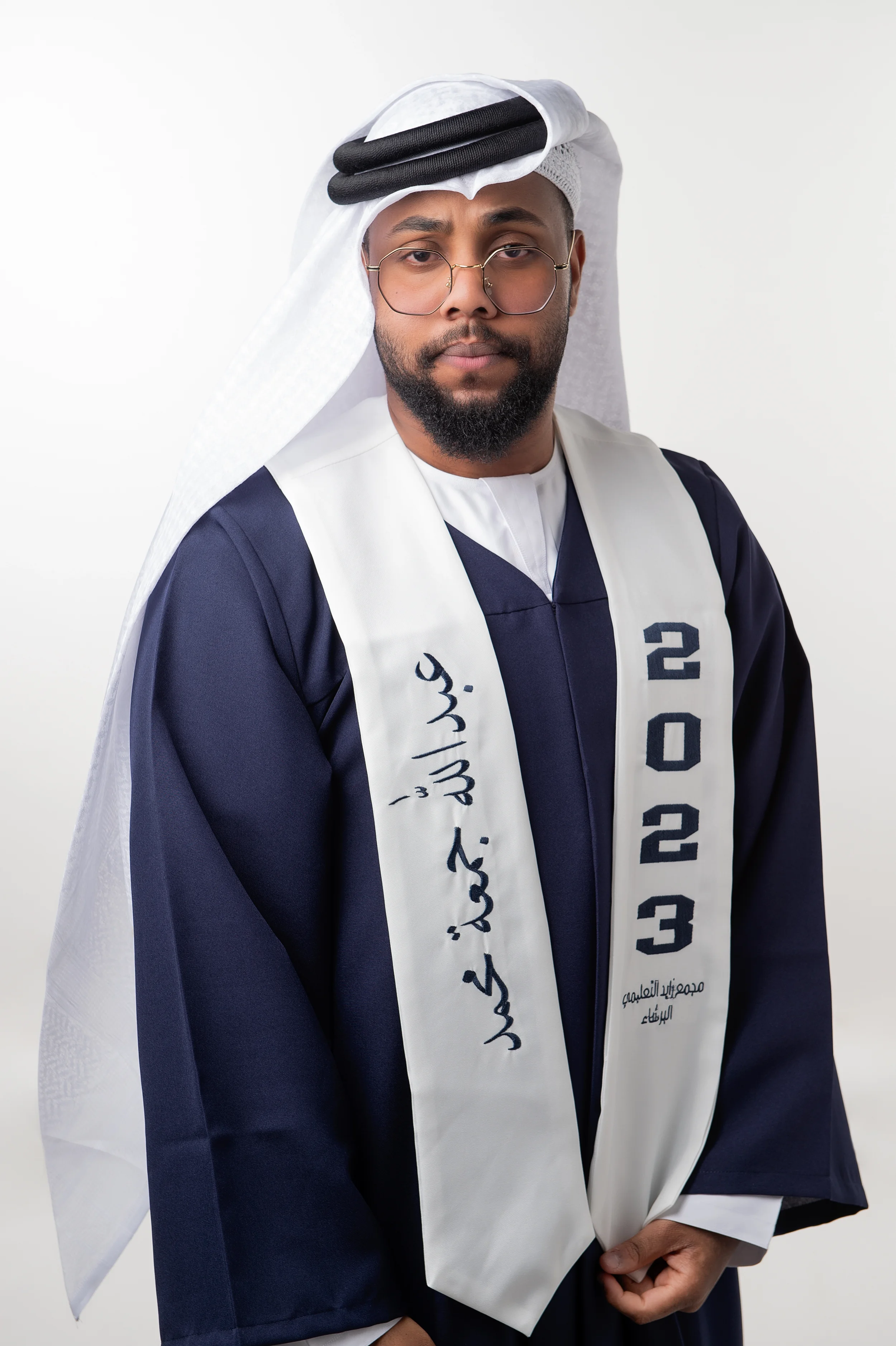 dubai 
graduation portraits