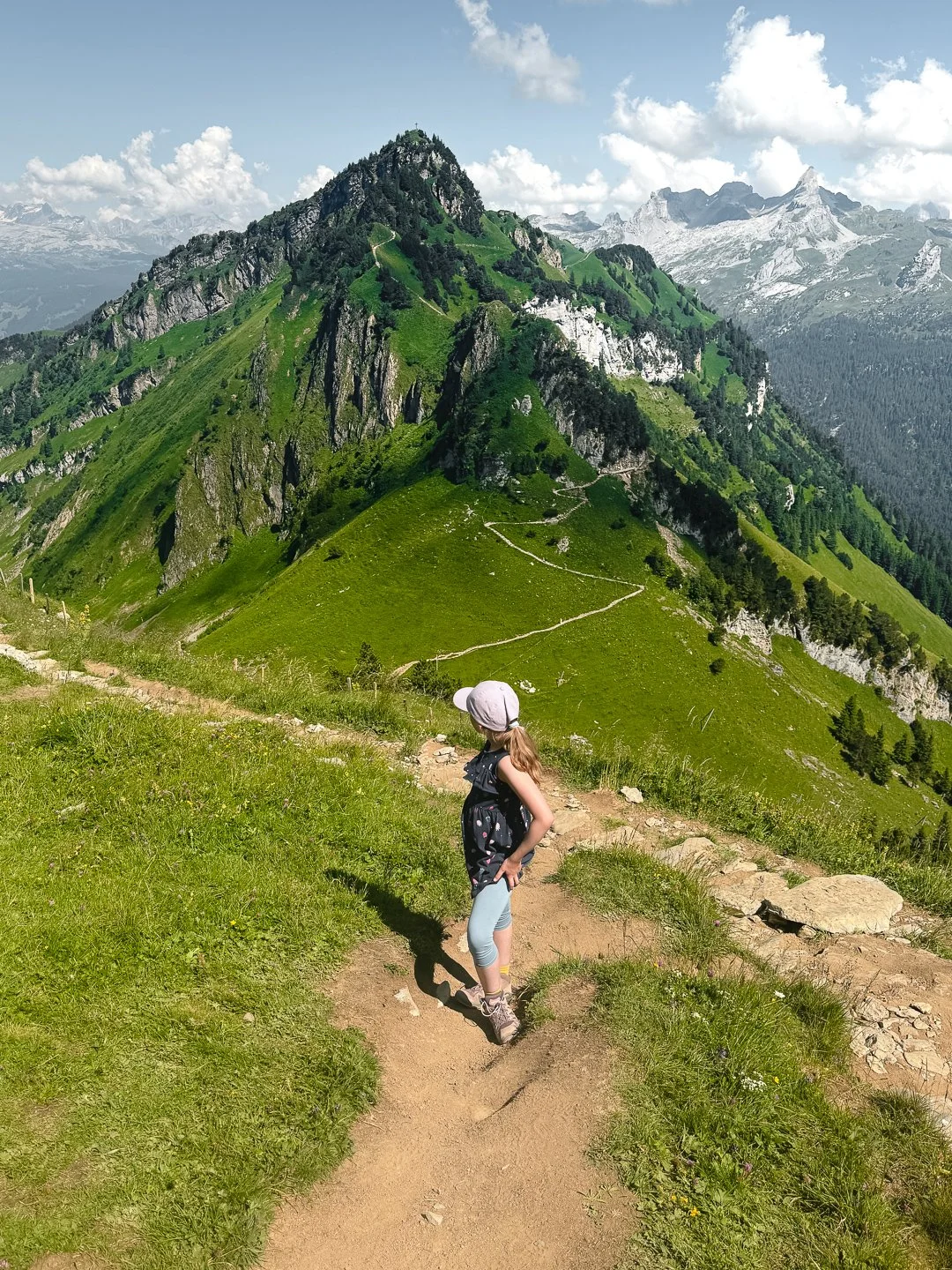   Stoos Ridge Hike z najmłodszymi alpejskimi kozicami  😍 