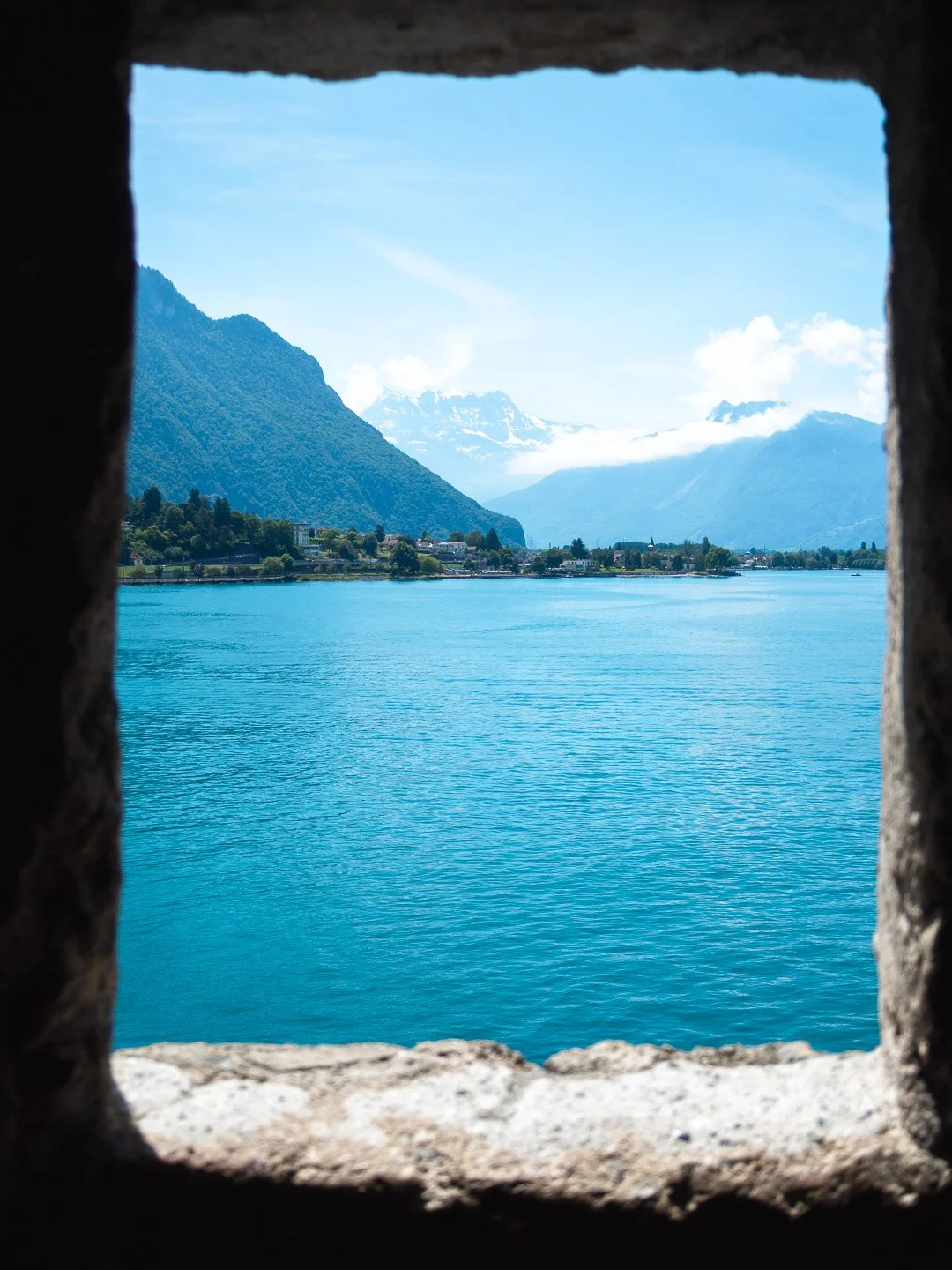   Okno w zamku Chillon - małe, ale z jakim widokiem  