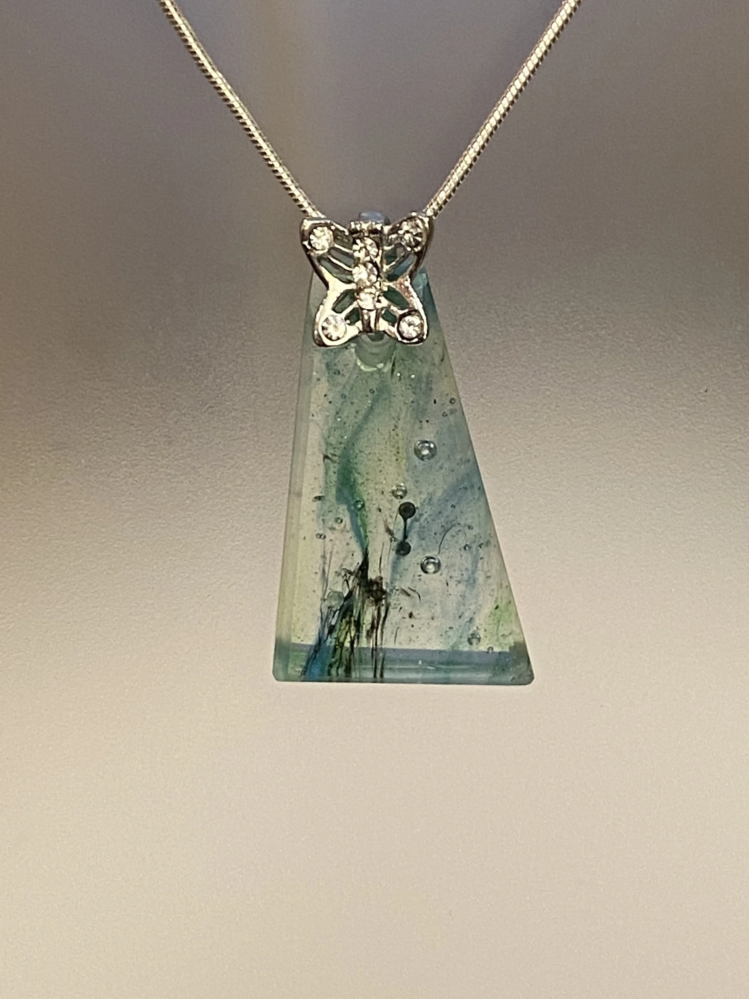 4D49E53E-2346-4FE8-8C22-3DD5A2AB5524