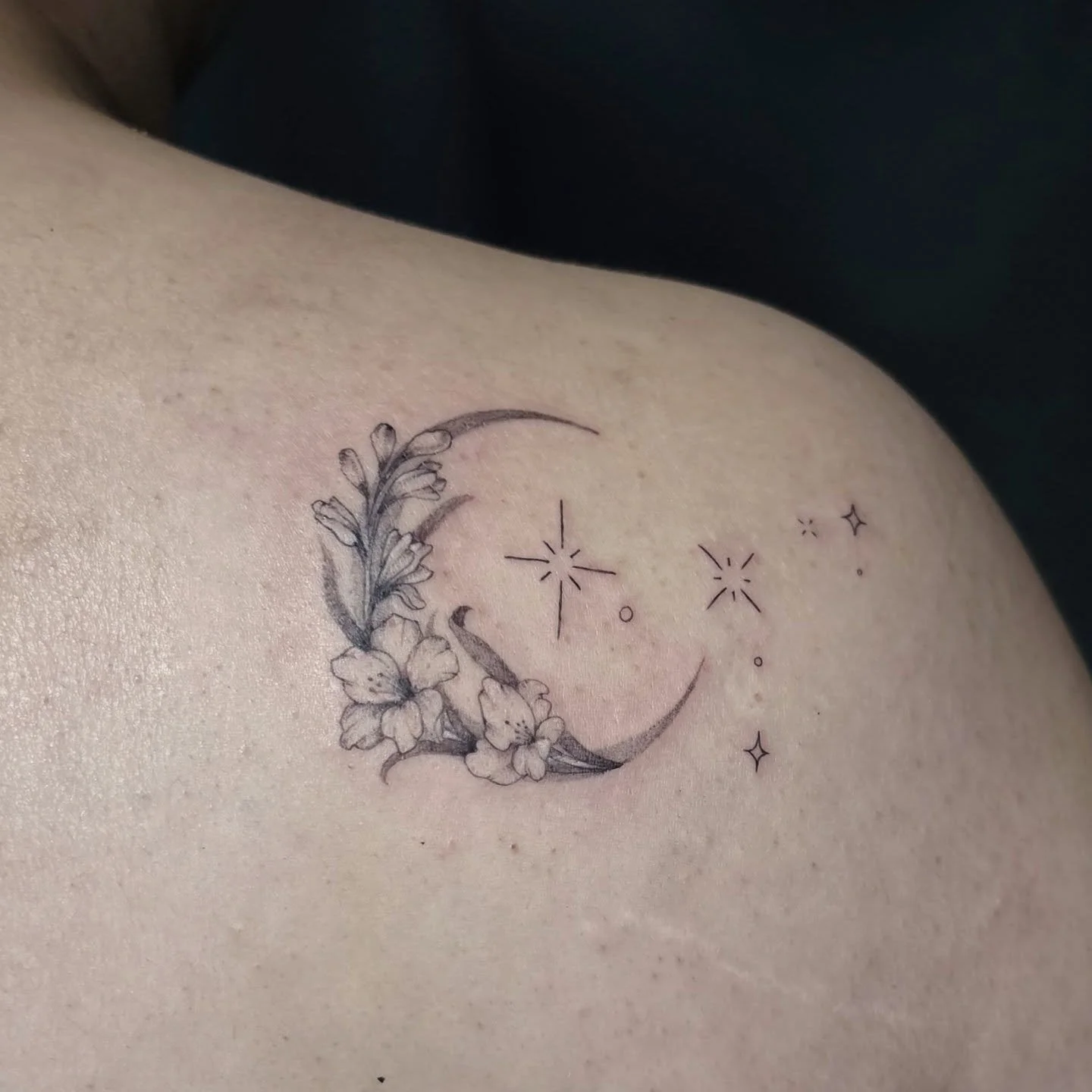 Cute moon birth flower constallation

Fill out the Form in my bio to book!
Booking for: JUNE &amp; JULY
Don't forget to tag me in your pictures so that I can share! Profile needs to be public for me to see!

Luna Ink Studio Mississauga
Walk-in betwee