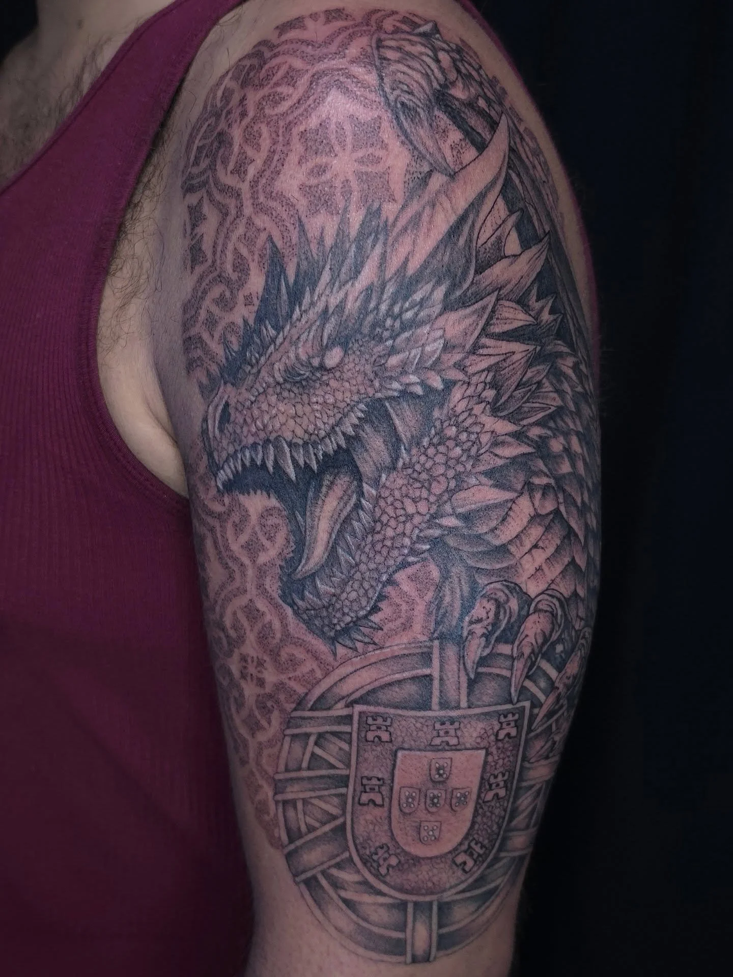 Porto Dragon holding the Portuguese Crest with a dotwork Azulejo Tile Design to bring everything together. 

Fill out the Form in my bio to book!
Booking for: JUNE &amp; JULY
Don't forget to tag me in your pictures so that I can share! Profile needs 